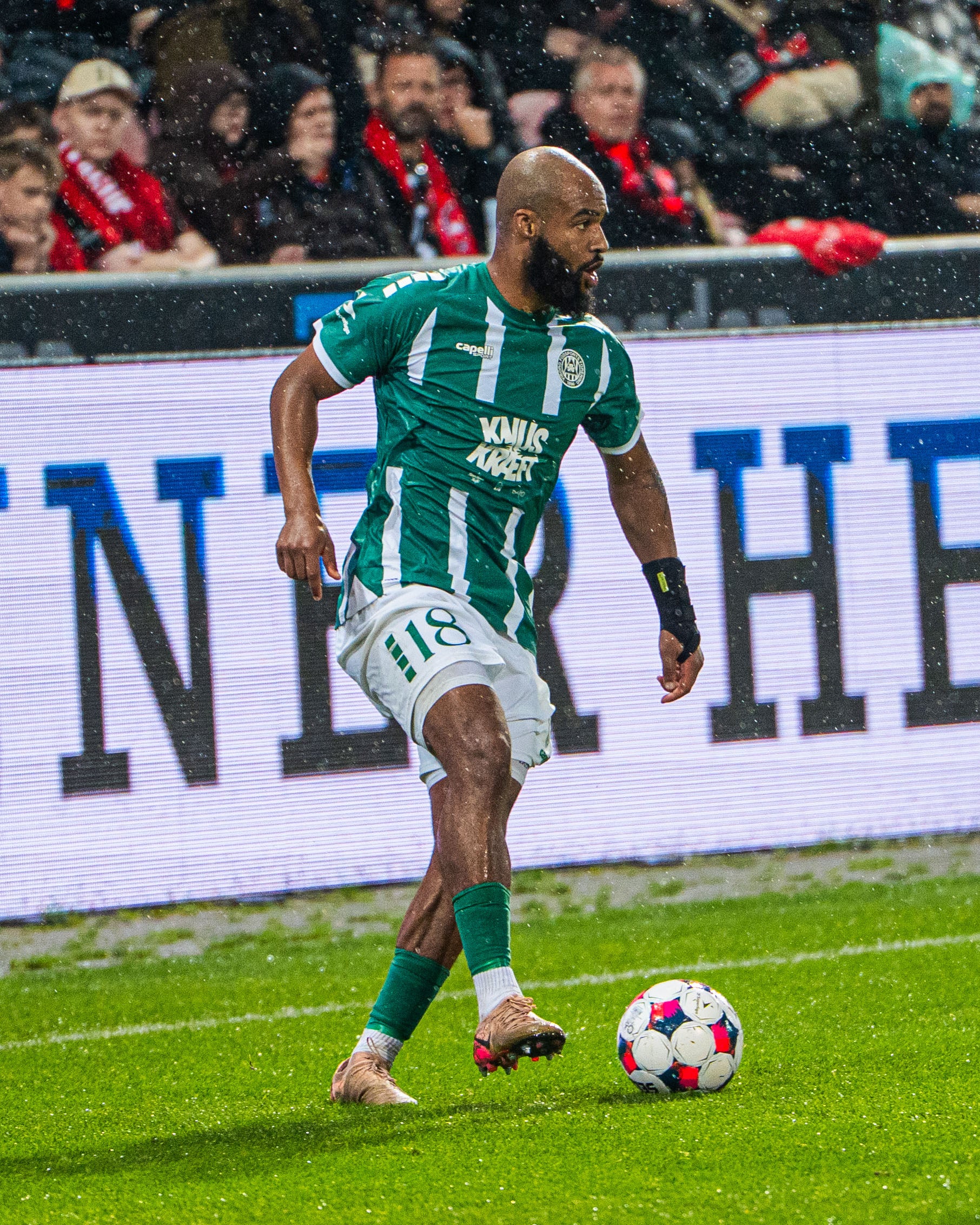 VFF Hjemmebanetrøje Manuel Mbom