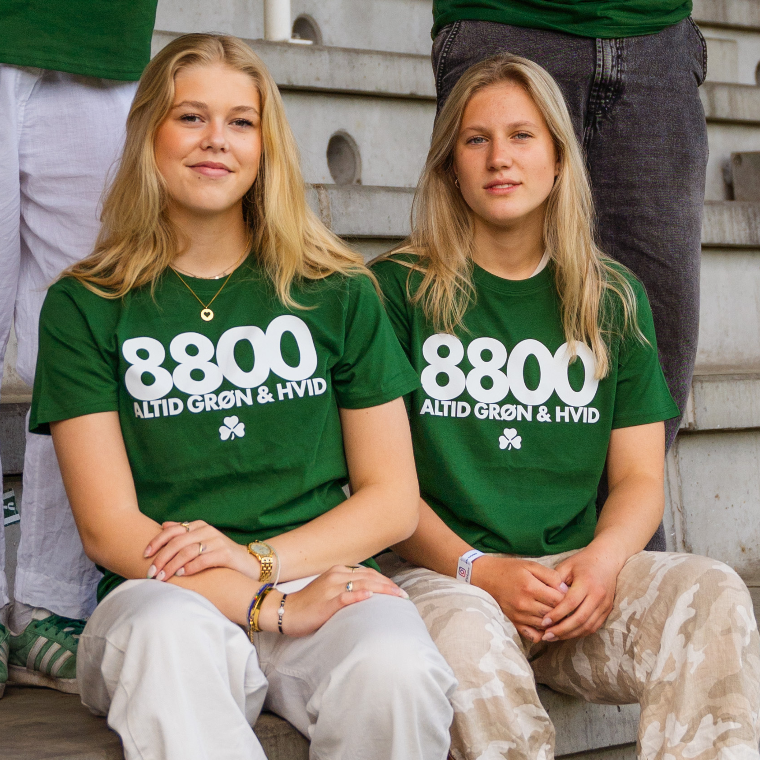 8800 Altid Grøn &amp; Hvid Tee